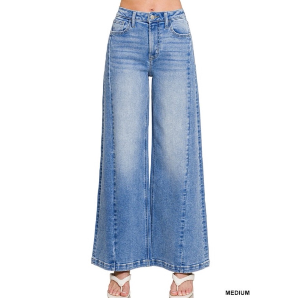 High-Rise Wide Leg Jeans in Light Blue Wash